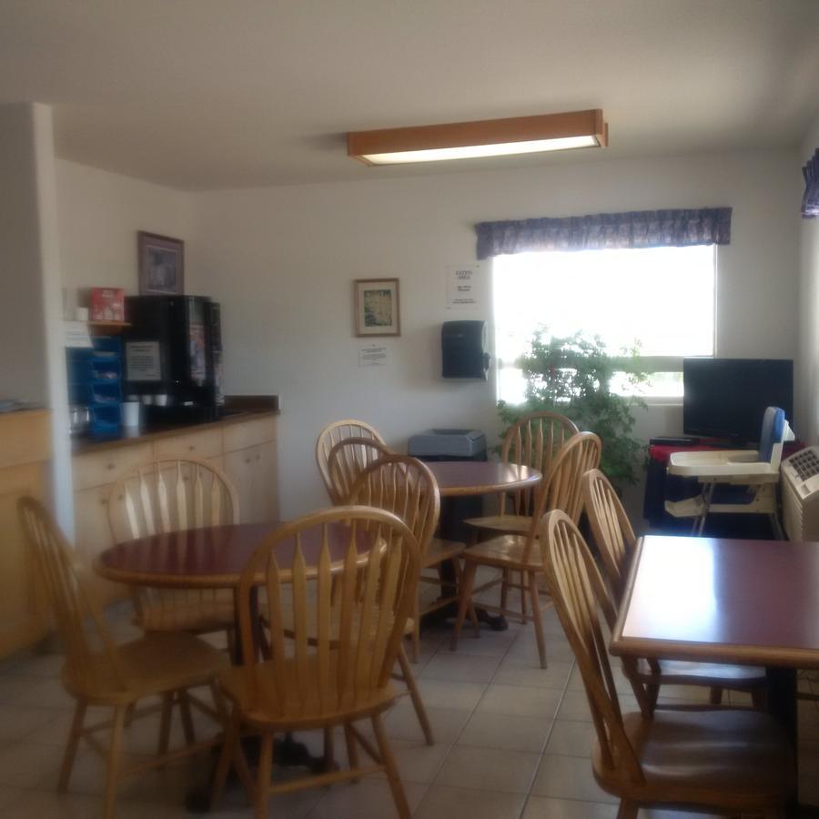 Travel-Inn Resort & Campground 새스커툰 외부 사진