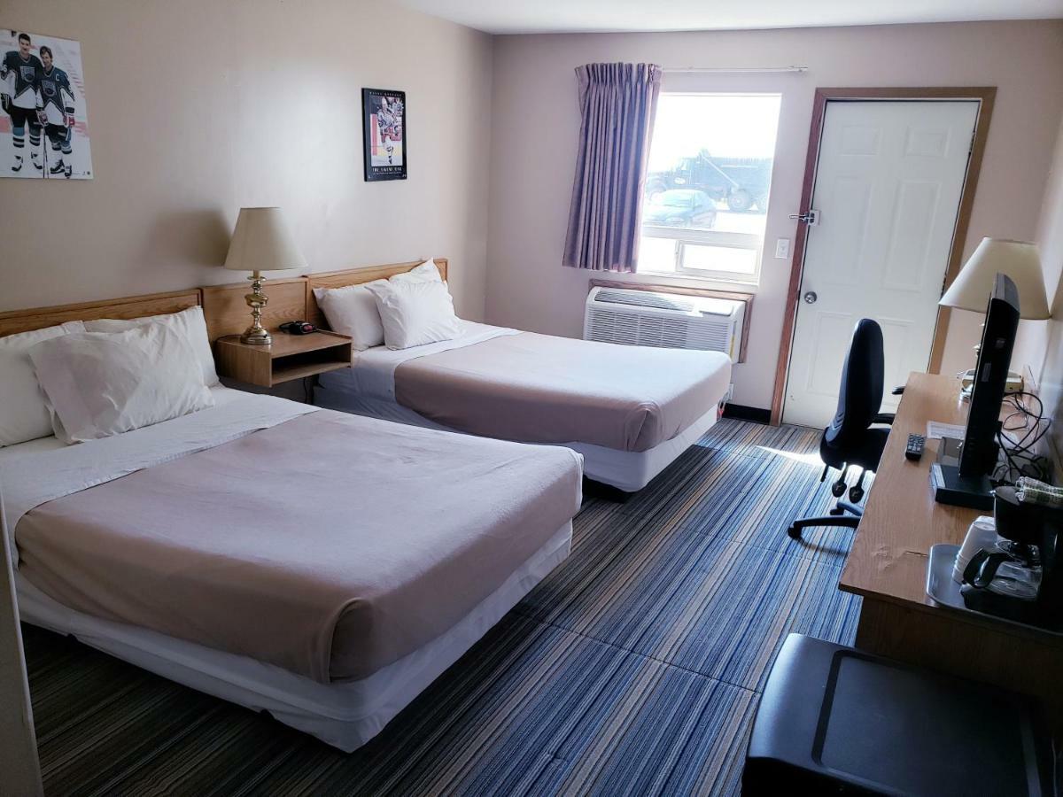 Travel-Inn Resort & Campground 새스커툰 외부 사진